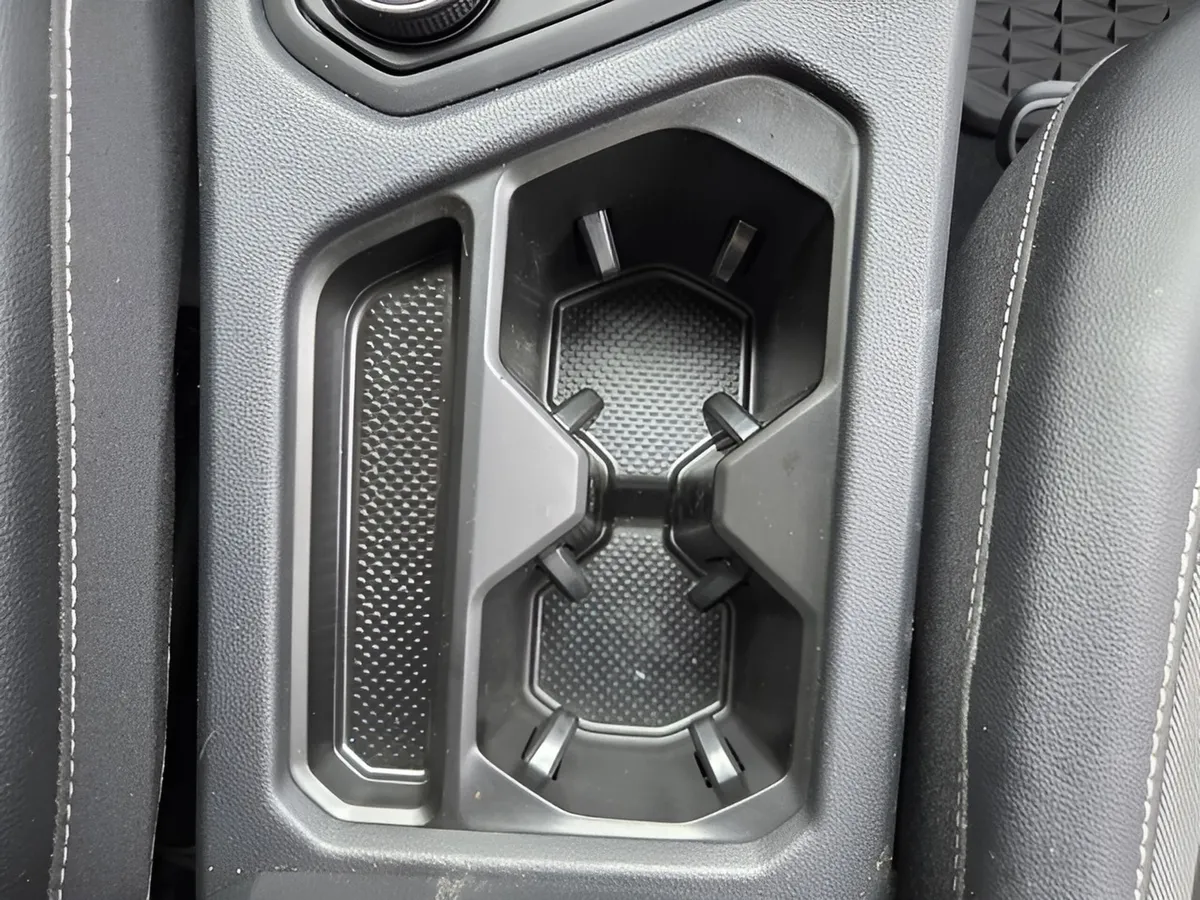 2022 Volkswagen Taos SE thumbnail 13