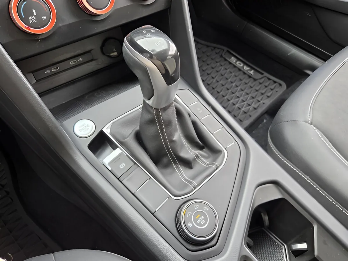 2022 Volkswagen Taos SE thumbnail 14