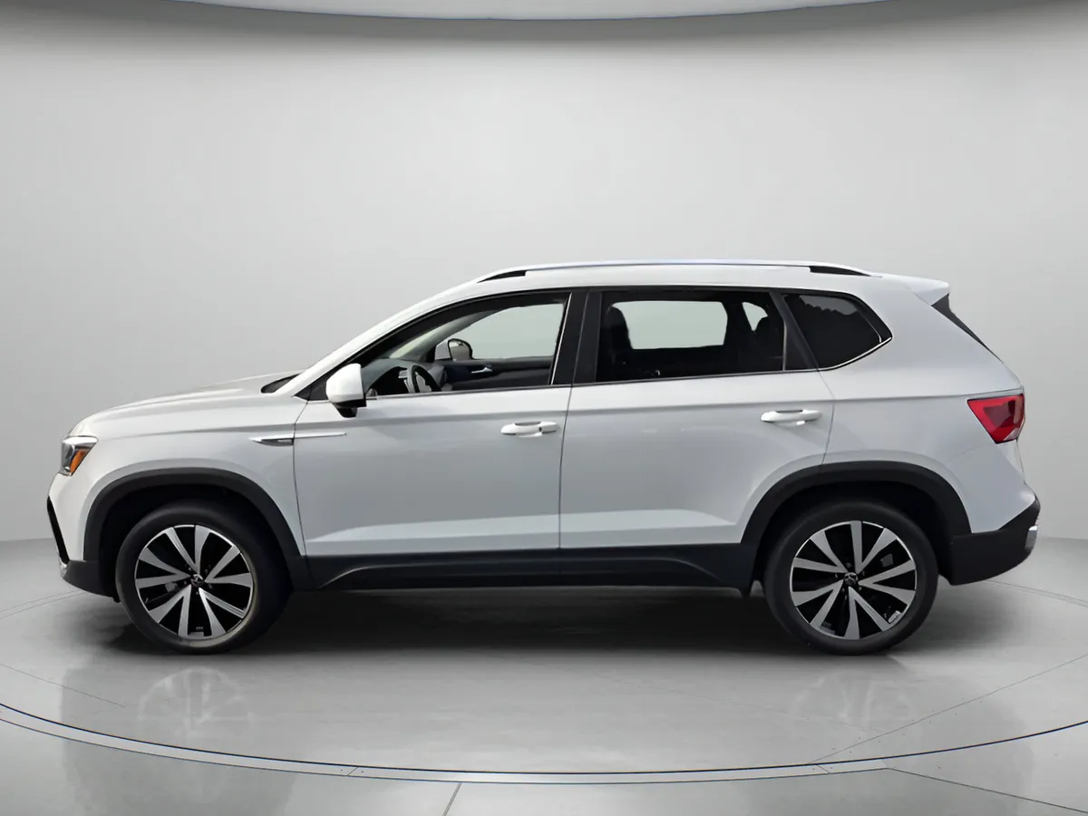 2022 Volkswagen Taos SE thumbnail 2