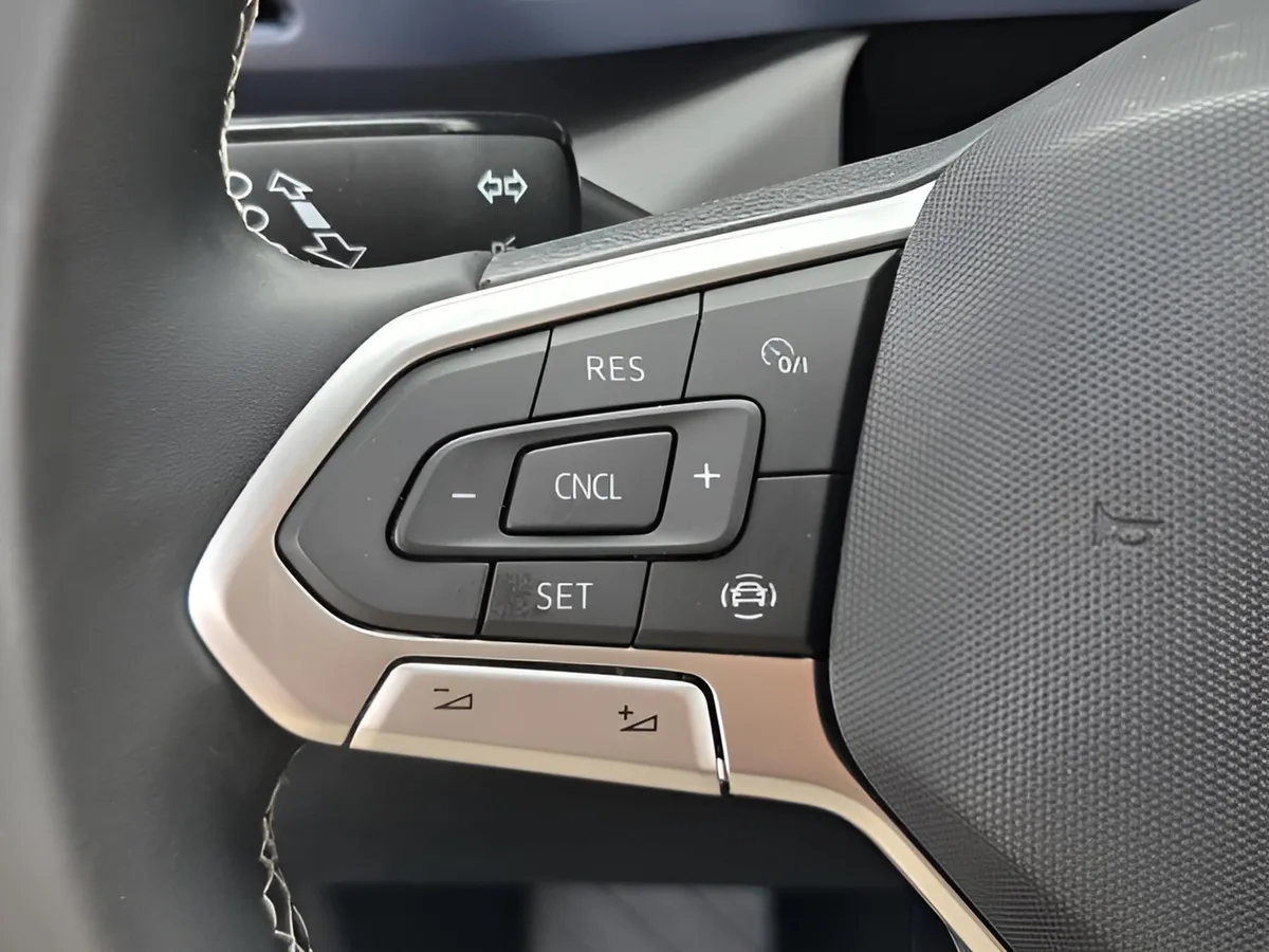 2022 Volkswagen Taos SE thumbnail 22