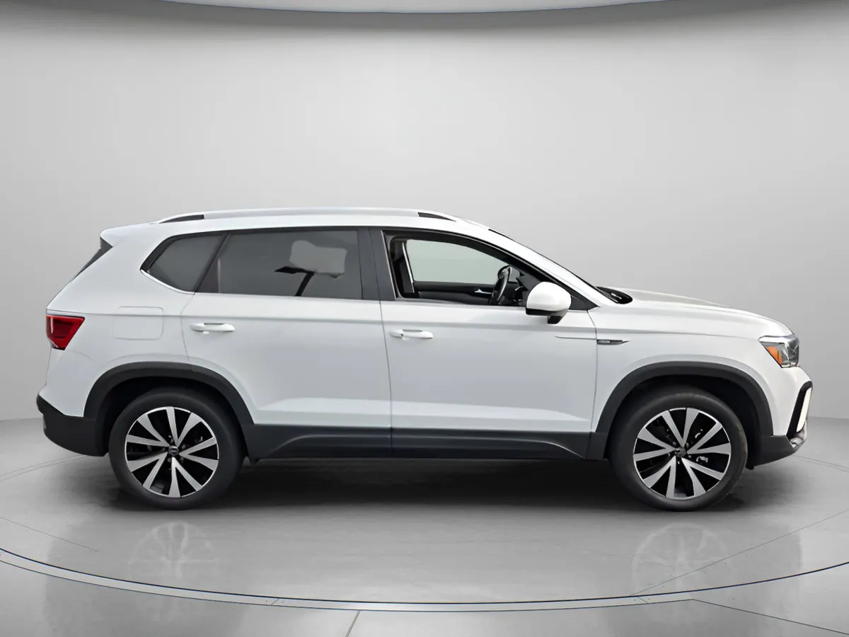 2022 Volkswagen Taos SE thumbnail 6