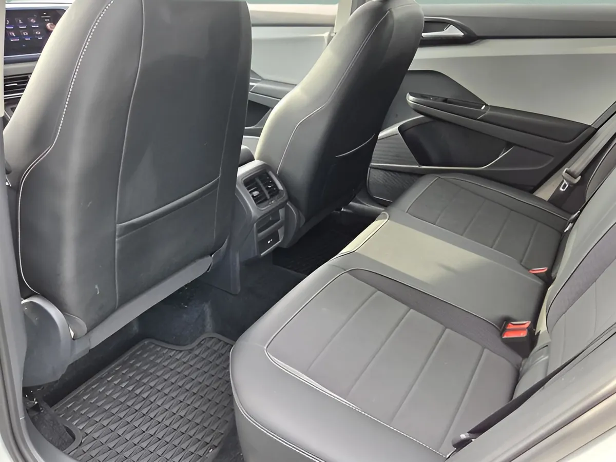2022 Volkswagen Taos SE thumbnail 9