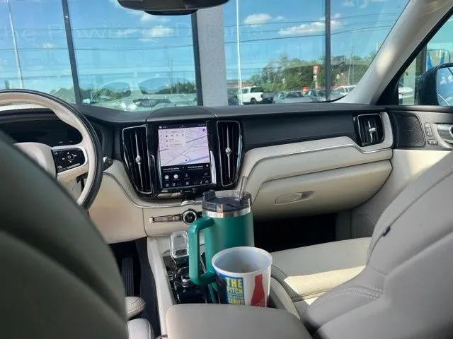 2022 Volvo XC60 B6 AWD Inscription thumbnail 13