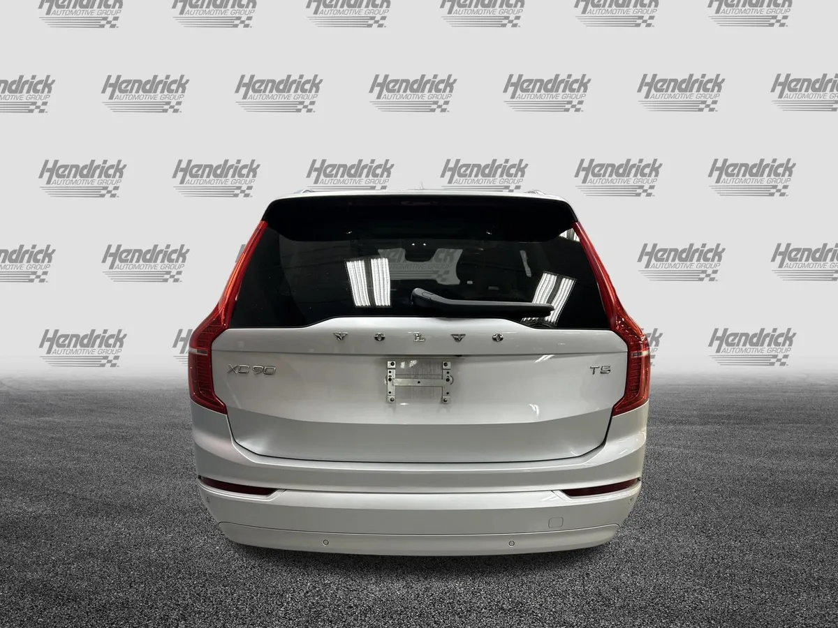 2022 Volvo XC90 Momentum thumbnail 10