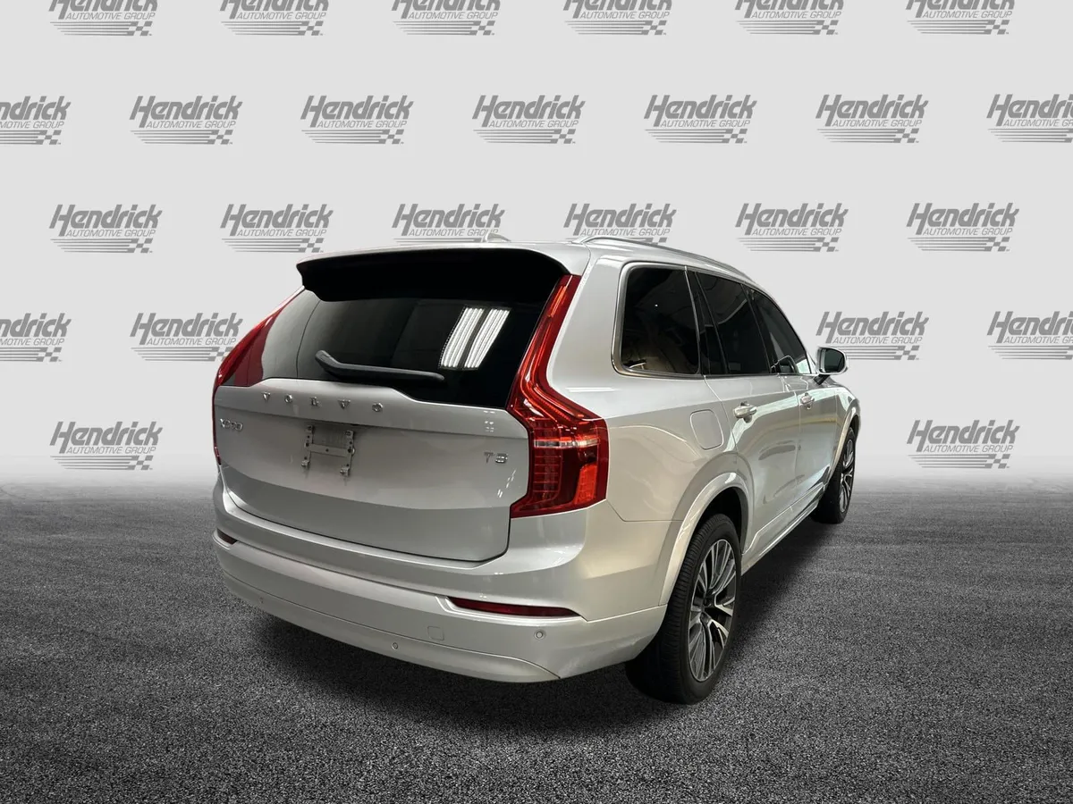 2022 Volvo XC90 Momentum thumbnail 11