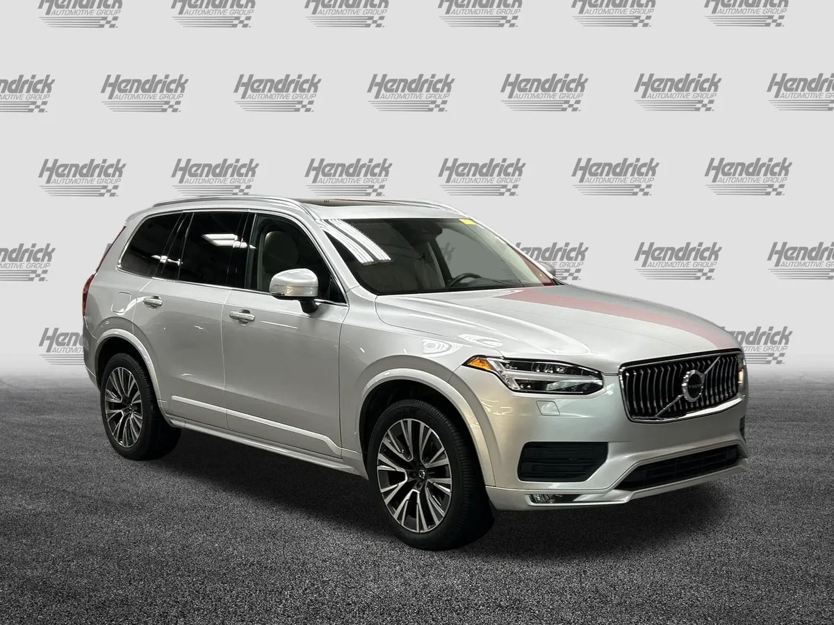 2022 Volvo XC90 Momentum thumbnail 2