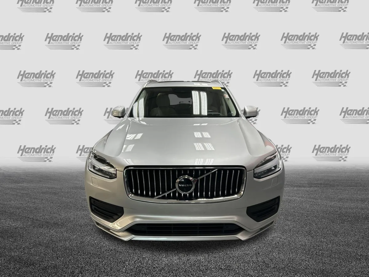 2022 Volvo XC90 Momentum thumbnail 3
