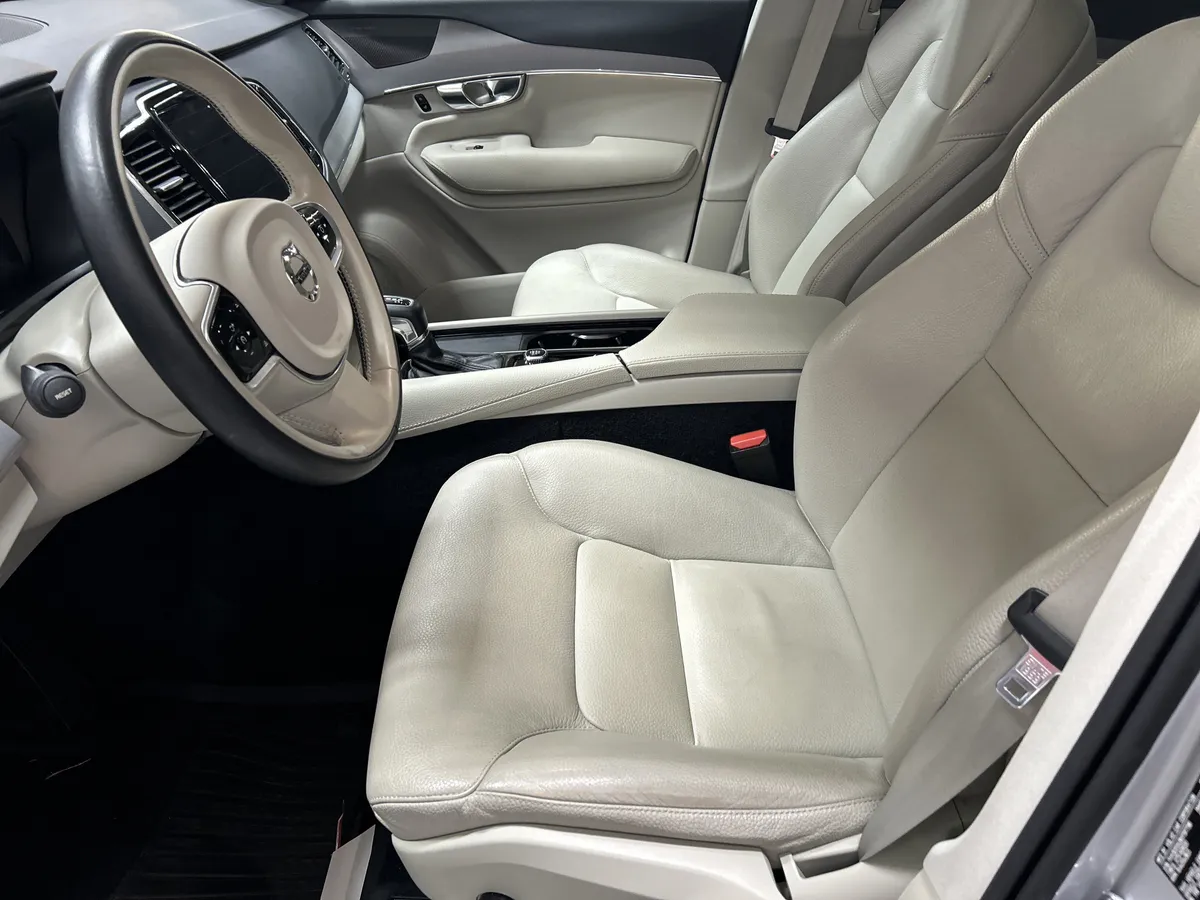 2022 Volvo XC90 Momentum thumbnail 6