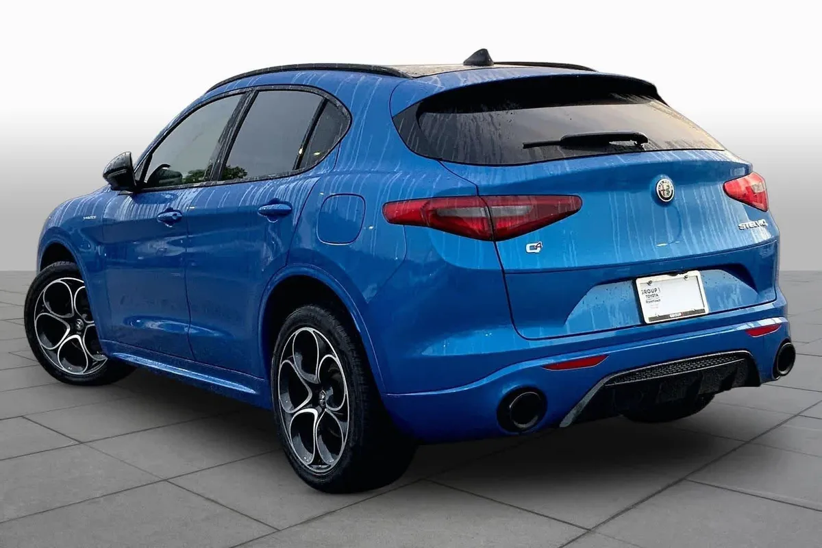 2023 Alfa Romeo Stelvio Veloce thumbnail 12