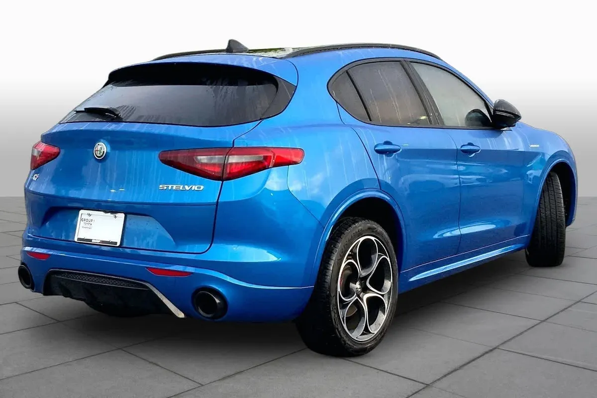 2023 Alfa Romeo Stelvio Veloce thumbnail 13