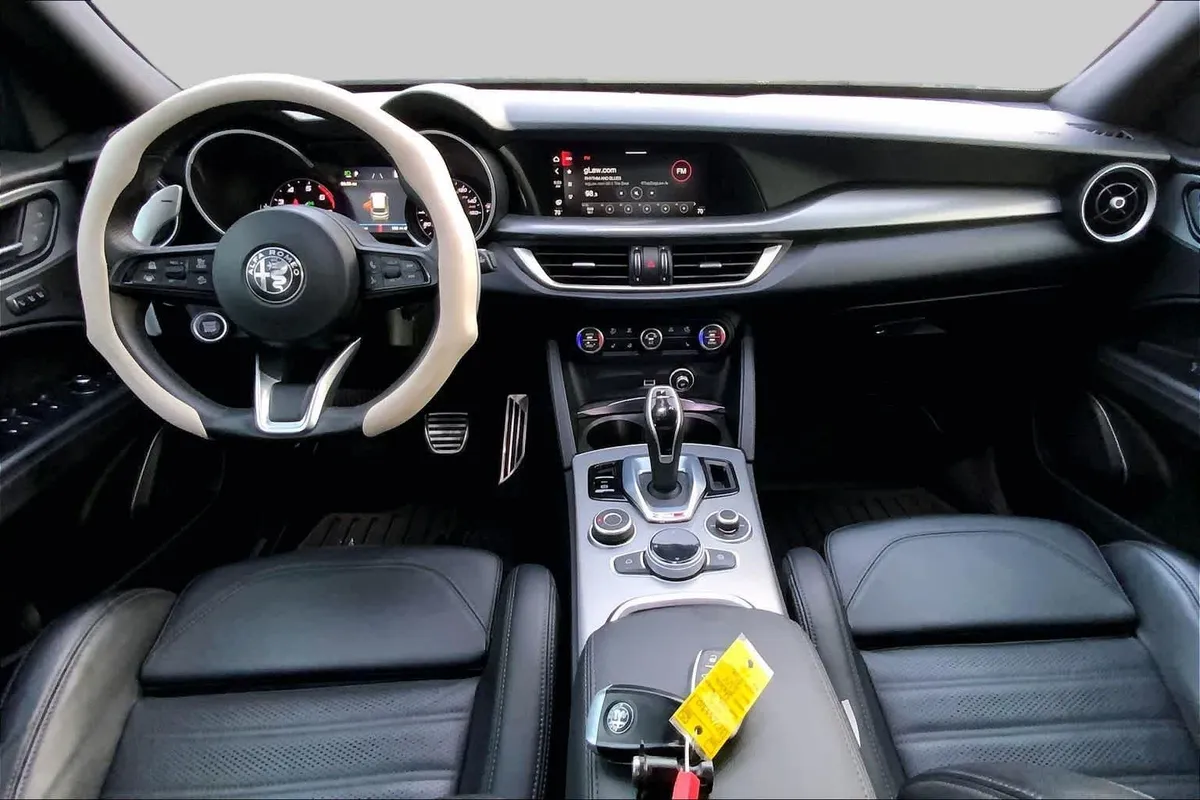 2023 Alfa Romeo Stelvio Veloce thumbnail 15