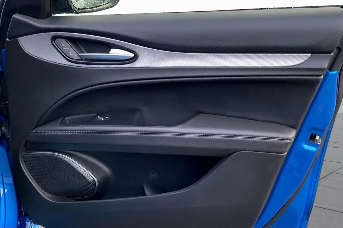 2023 Alfa Romeo Stelvio Veloce thumbnail 22