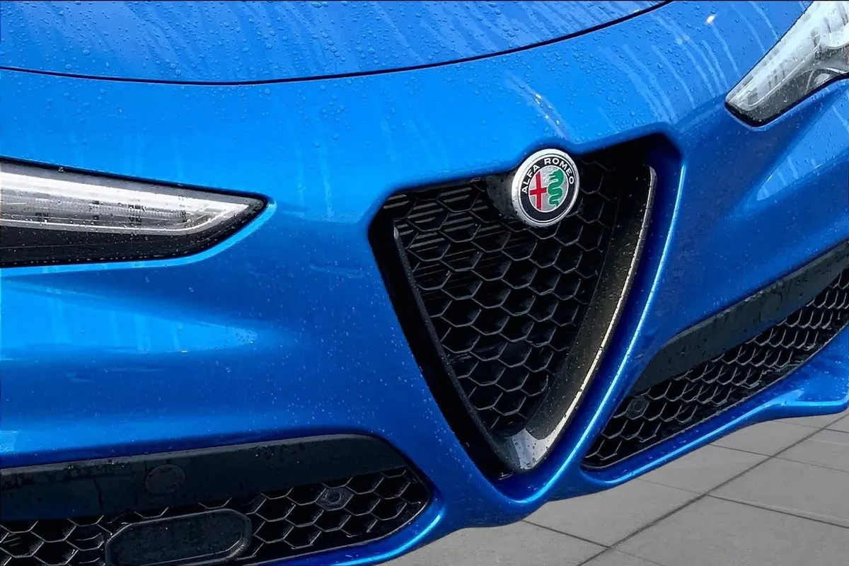 2023 Alfa Romeo Stelvio Veloce thumbnail 29
