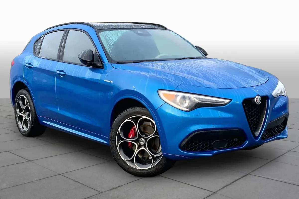 2023 Alfa Romeo Stelvio Veloce thumbnail 3
