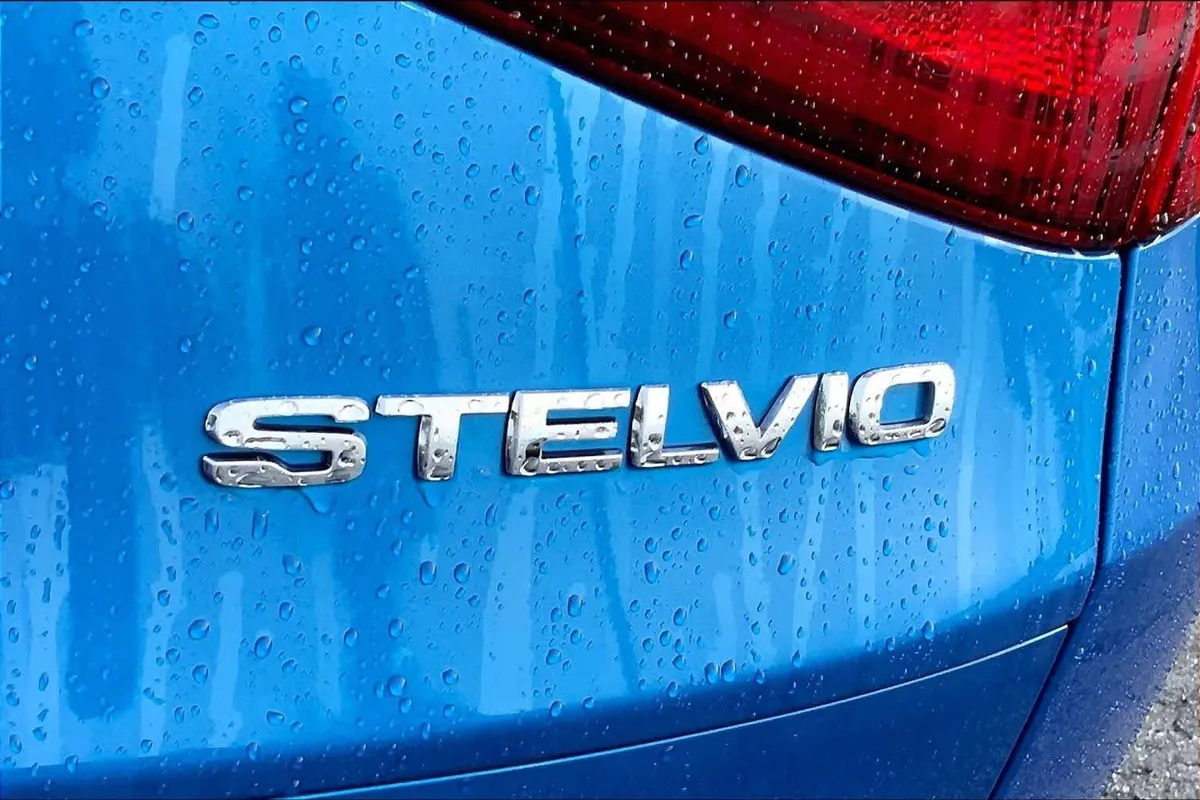 2023 Alfa Romeo Stelvio Veloce thumbnail 30