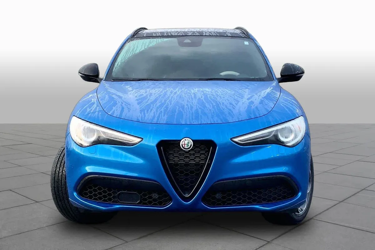2023 Alfa Romeo Stelvio Veloce thumbnail 4