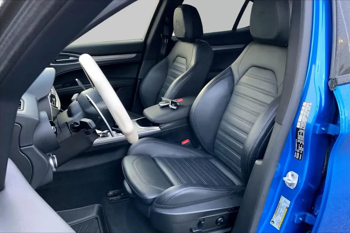 2023 Alfa Romeo Stelvio Veloce thumbnail 8