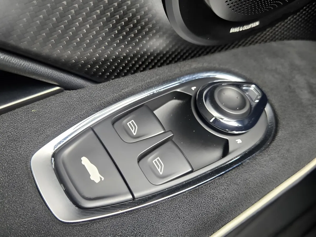 2023 Aston Martin DBS thumbnail 39