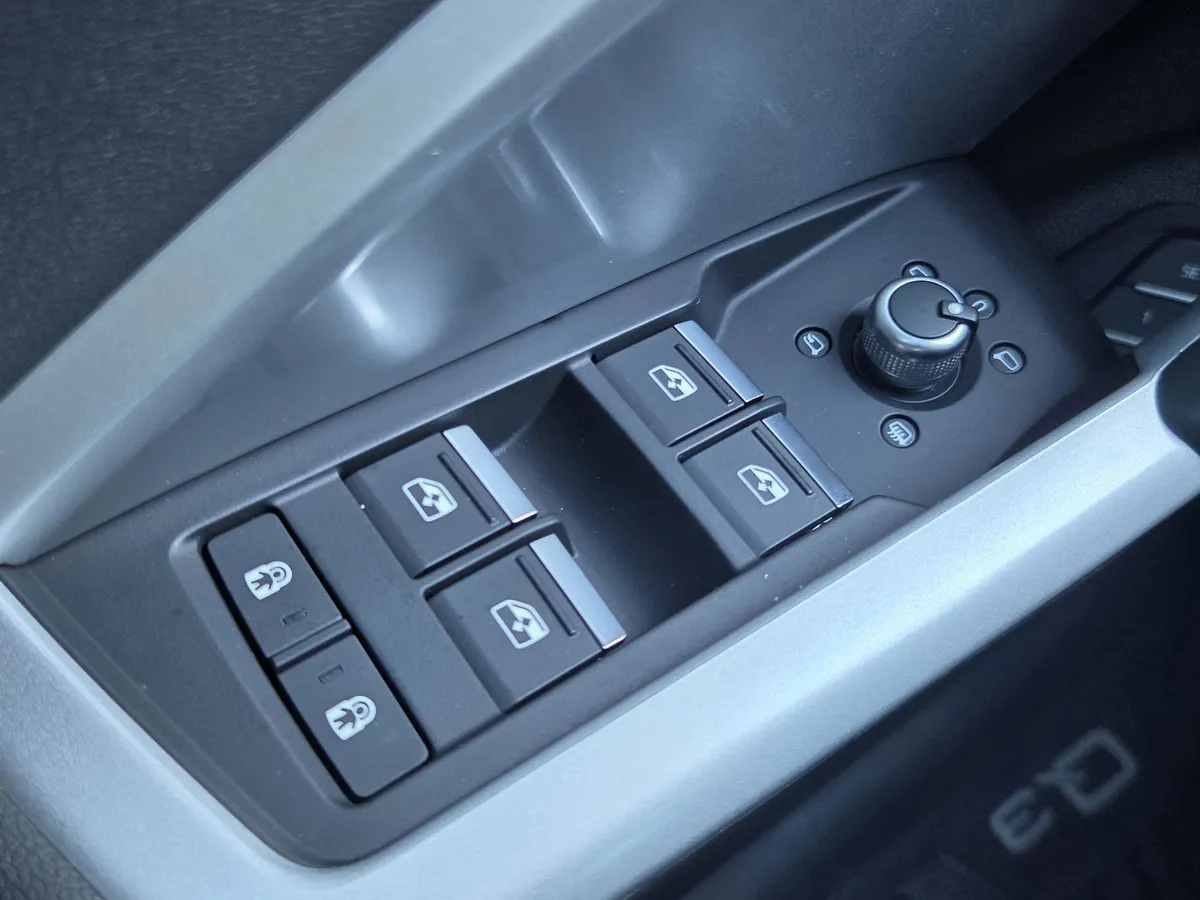 2023 Audi Q3 S line Premium Plus thumbnail 35