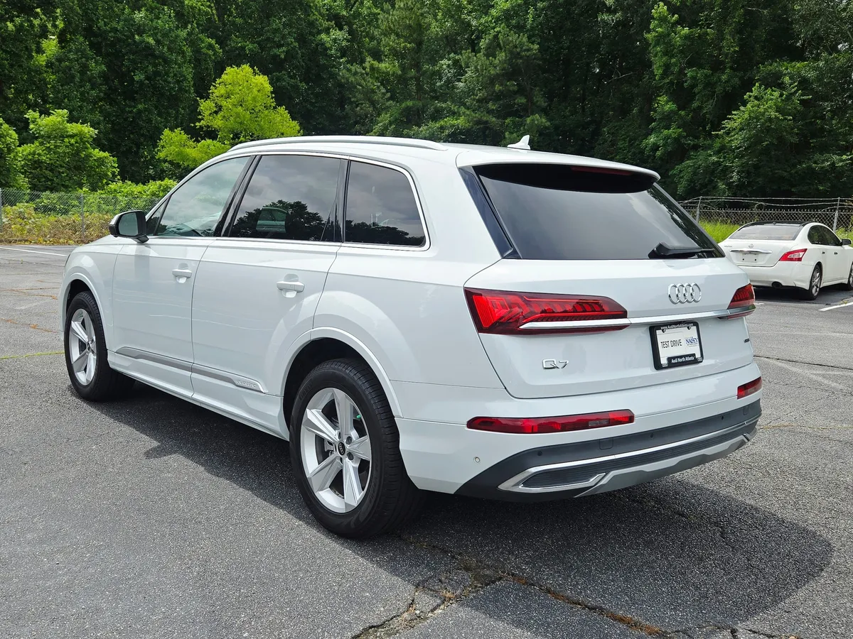2023 Audi Q7 Premium thumbnail 4