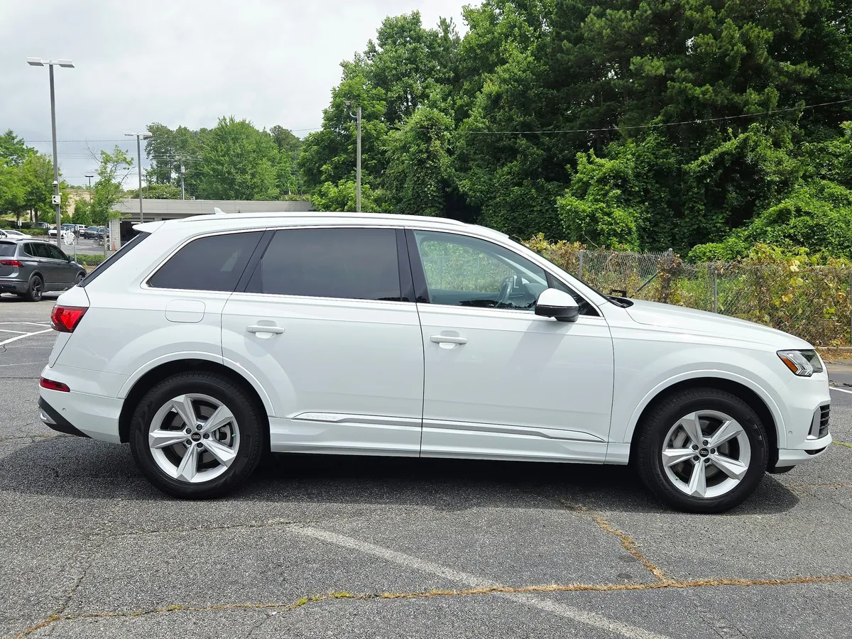 2023 Audi Q7 Premium thumbnail 7