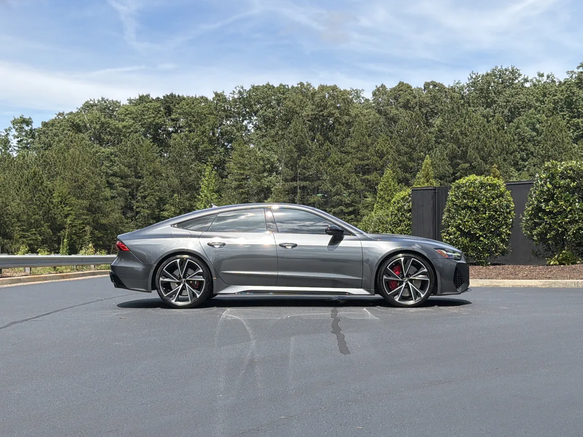 2023 Audi RS 7 thumbnail 4