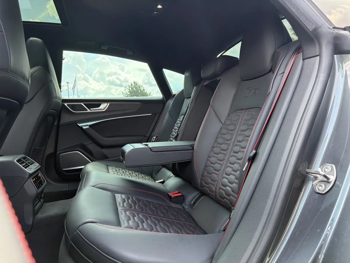 2023 Audi RS 7 thumbnail 9