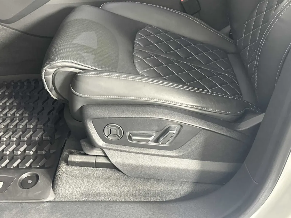 2023 Audi SQ8 Prestige thumbnail 10