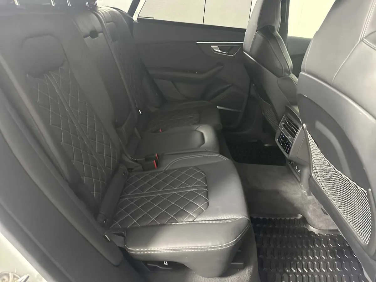 2023 Audi SQ8 Prestige thumbnail 19