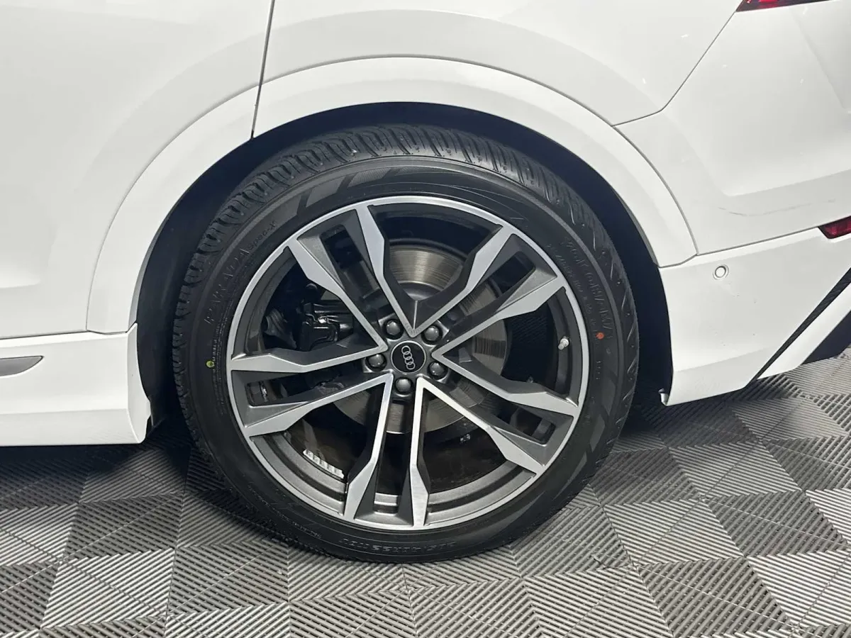 2023 Audi SQ8 Prestige thumbnail 22