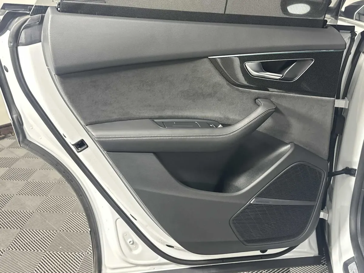2023 Audi SQ8 Prestige thumbnail 24