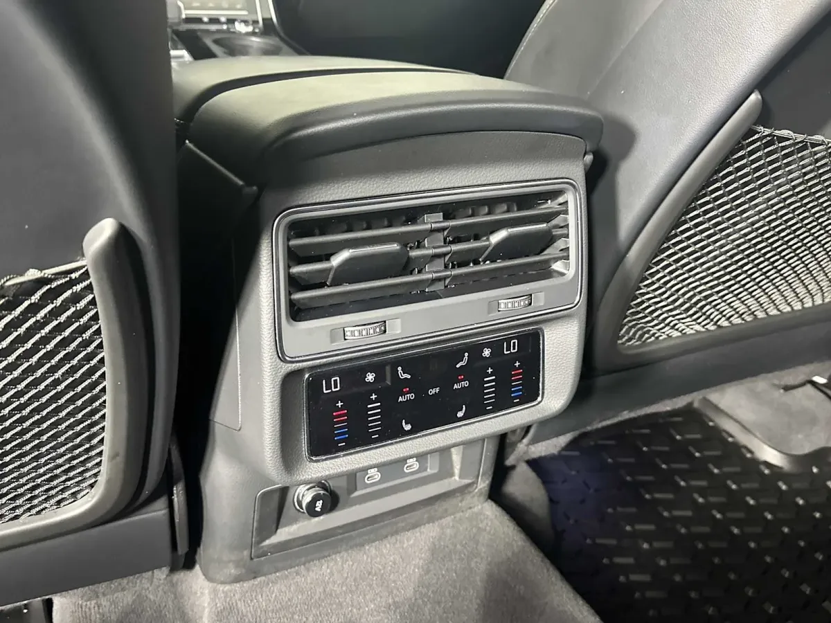 2023 Audi SQ8 Prestige thumbnail 25