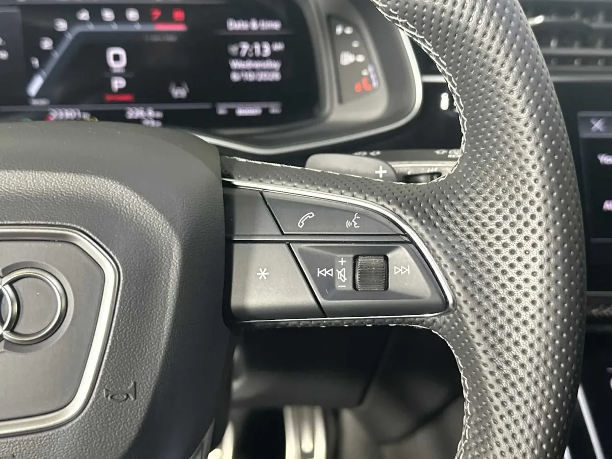 2023 Audi SQ8 Prestige thumbnail 28