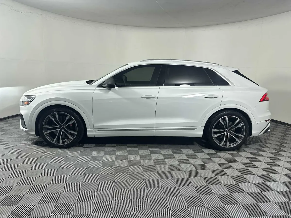 2023 Audi SQ8 Prestige thumbnail 4