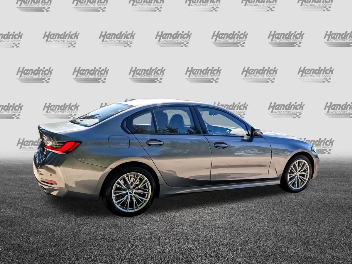 2023 BMW 3 Series 330i xDrive thumbnail 10