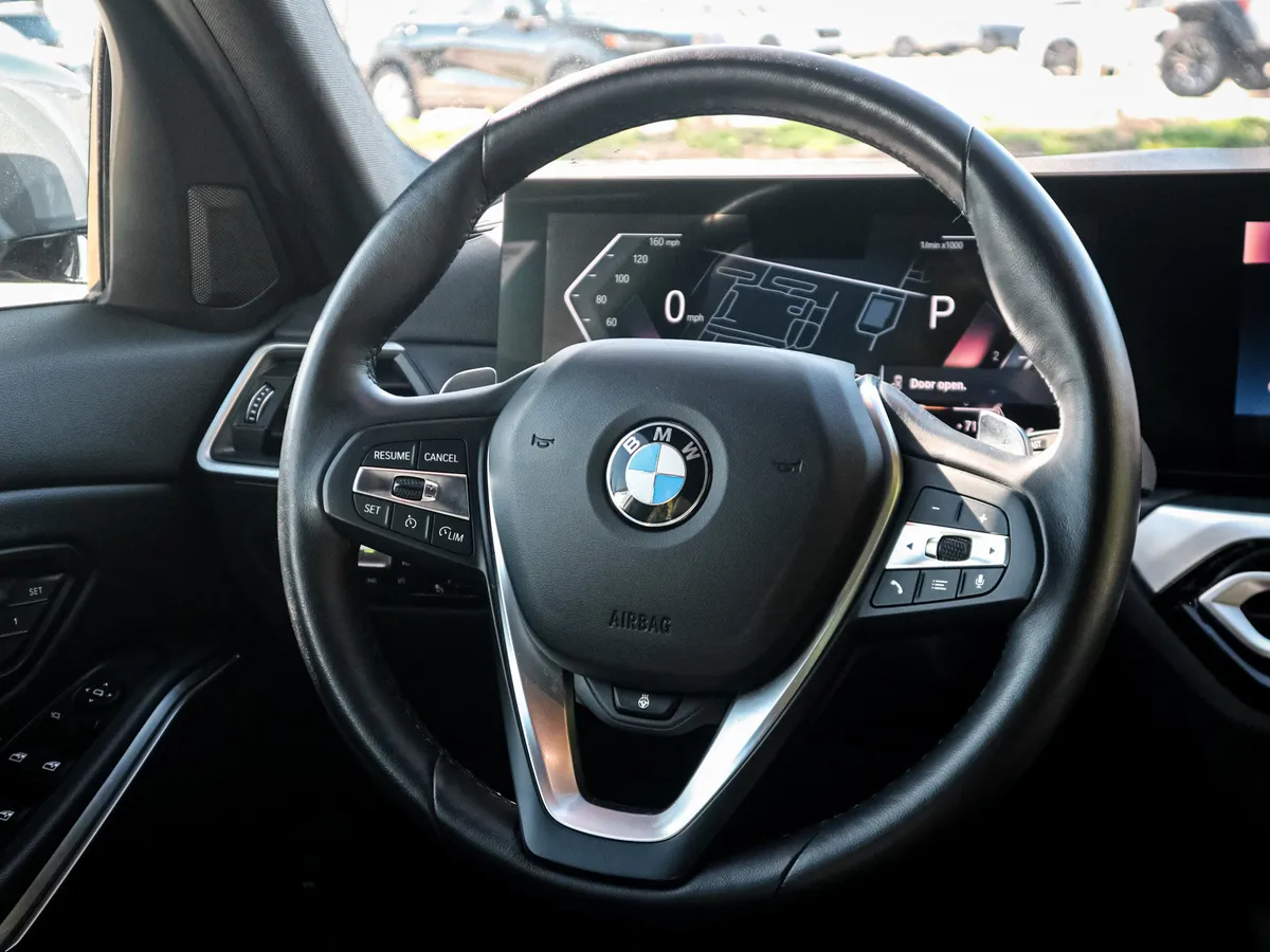 2023 BMW 3 Series 330i xDrive thumbnail 17