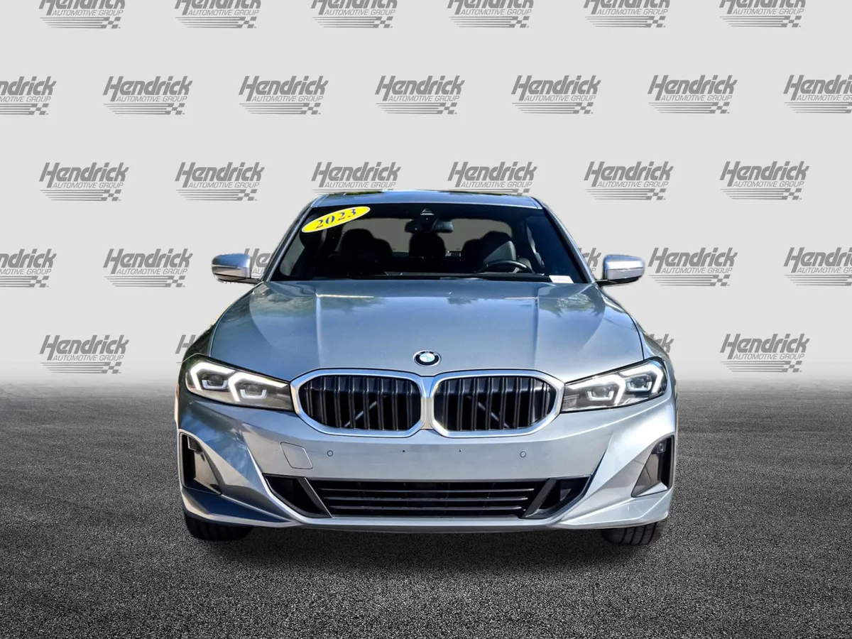 2023 BMW 3 Series 330i xDrive thumbnail 2
