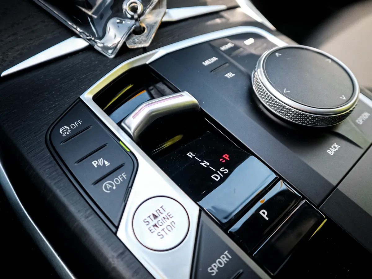 2023 BMW 3 Series 330i xDrive thumbnail 25