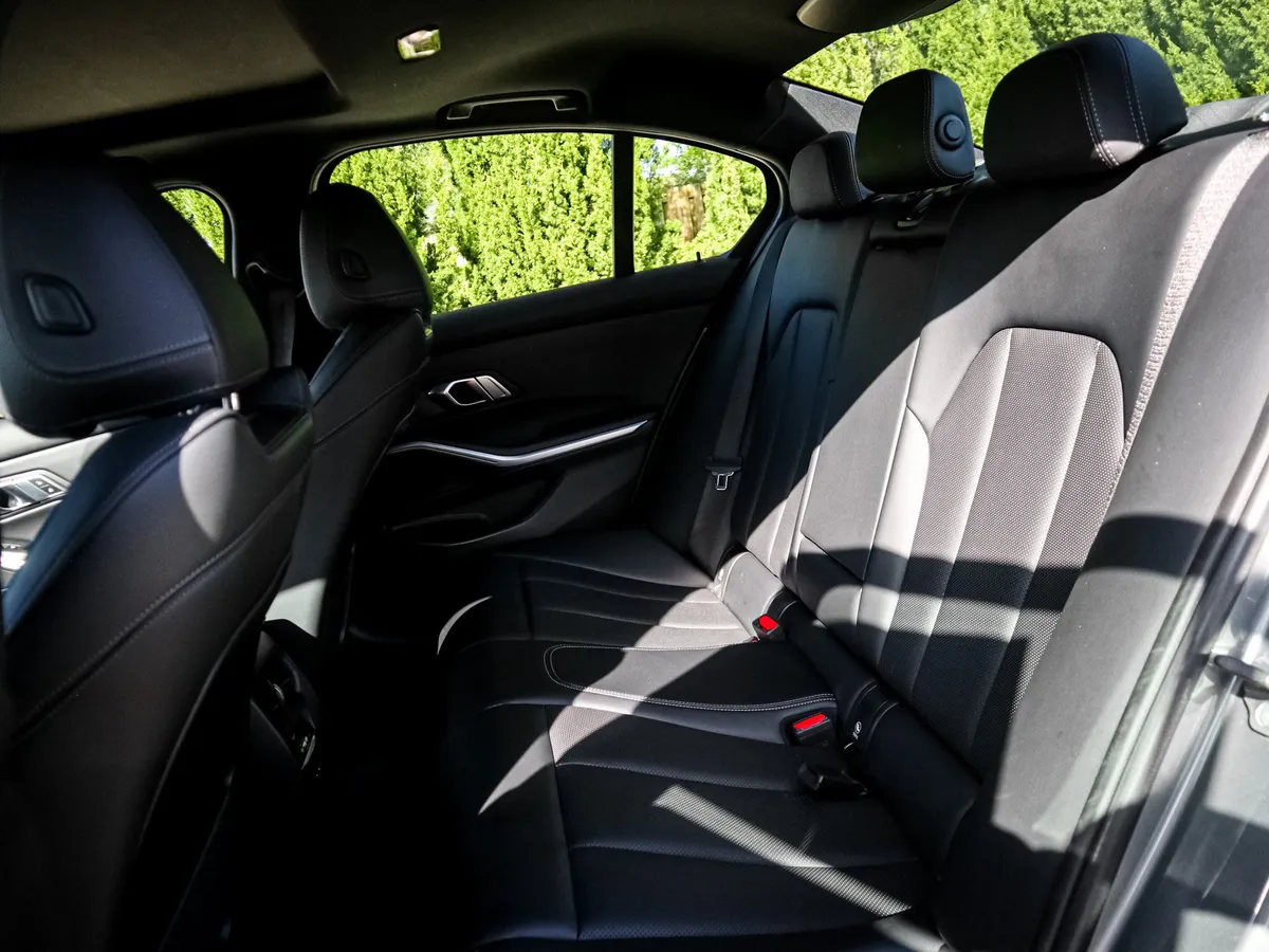 2023 BMW 3 Series 330i xDrive thumbnail 30