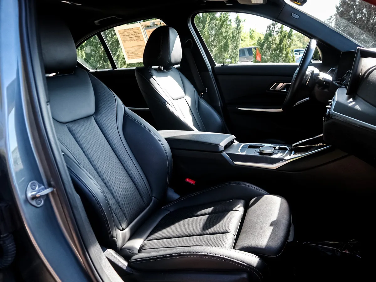 2023 BMW 3 Series 330i xDrive thumbnail 32