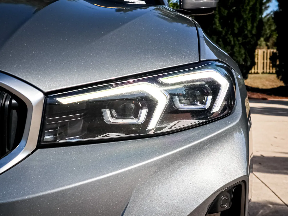 2023 BMW 3 Series 330i xDrive thumbnail 5