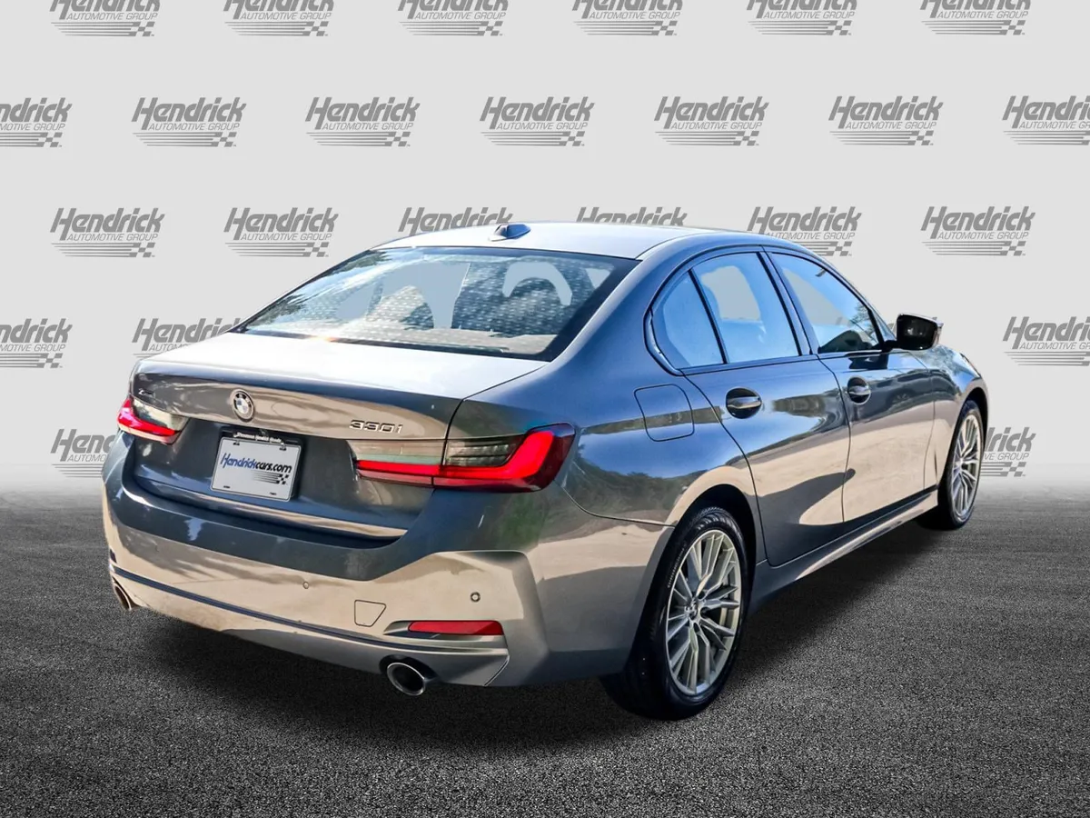 2023 BMW 3 Series 330i xDrive thumbnail 9
