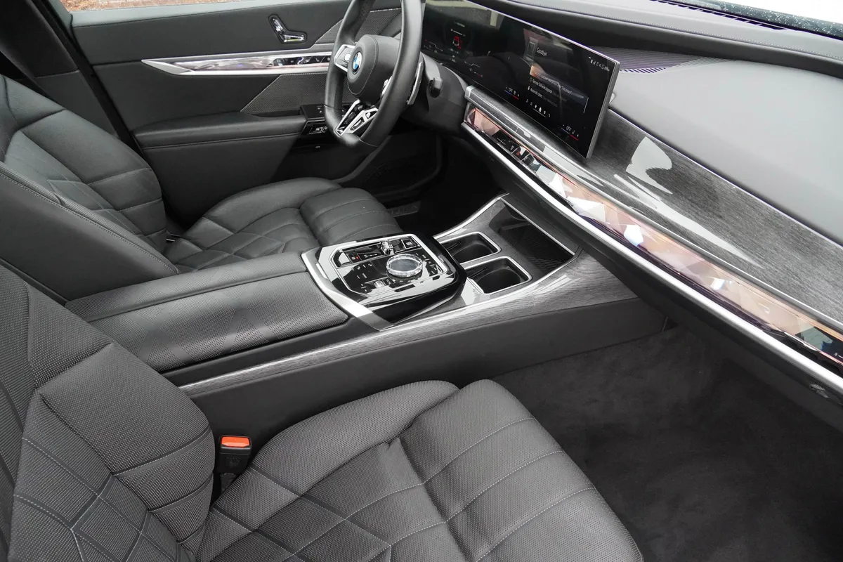 2023 BMW 7 Series 760i xDrive thumbnail 10