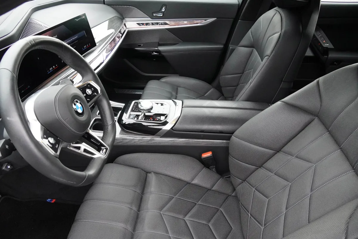 2023 BMW 7 Series 760i xDrive thumbnail 11