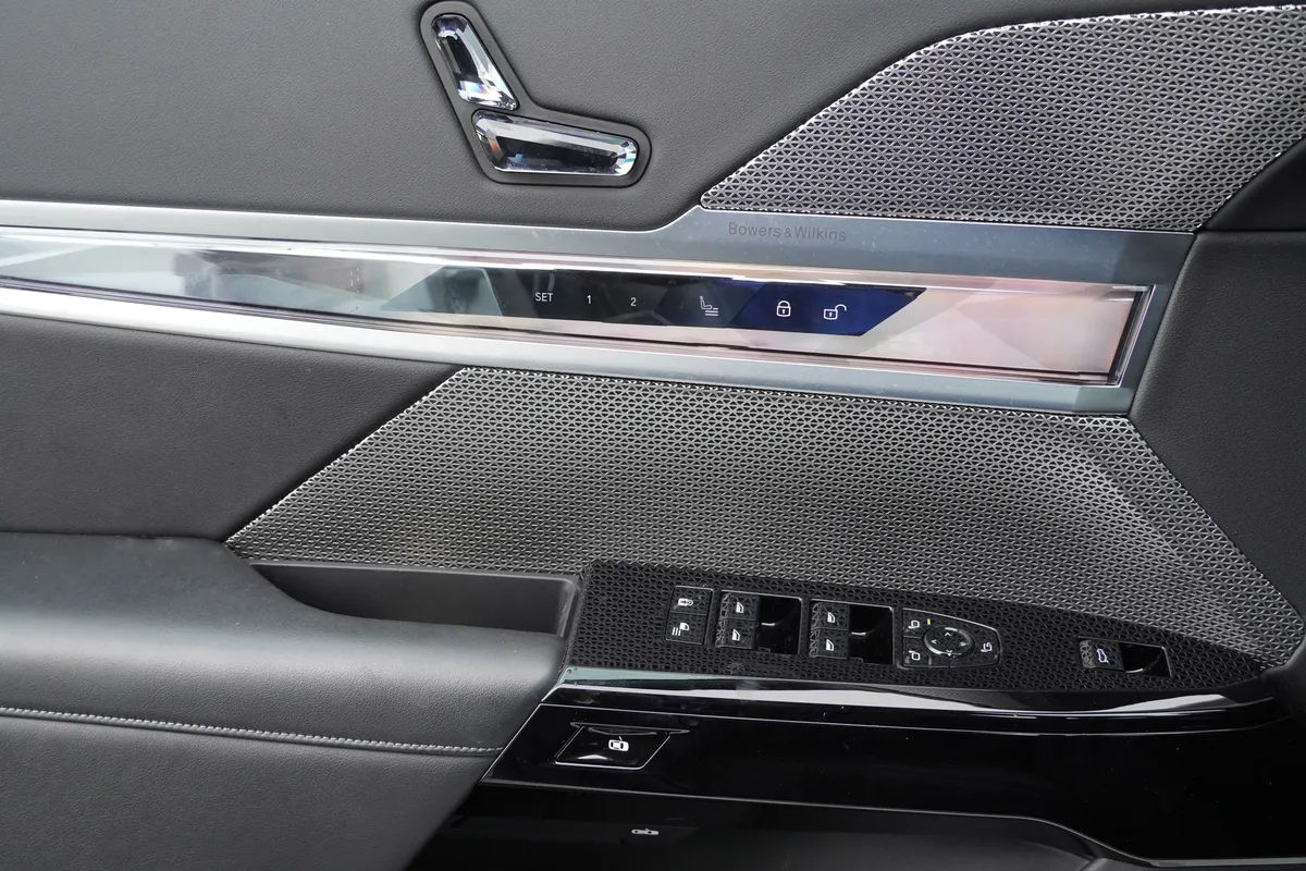 2023 BMW 7 Series 760i xDrive thumbnail 15