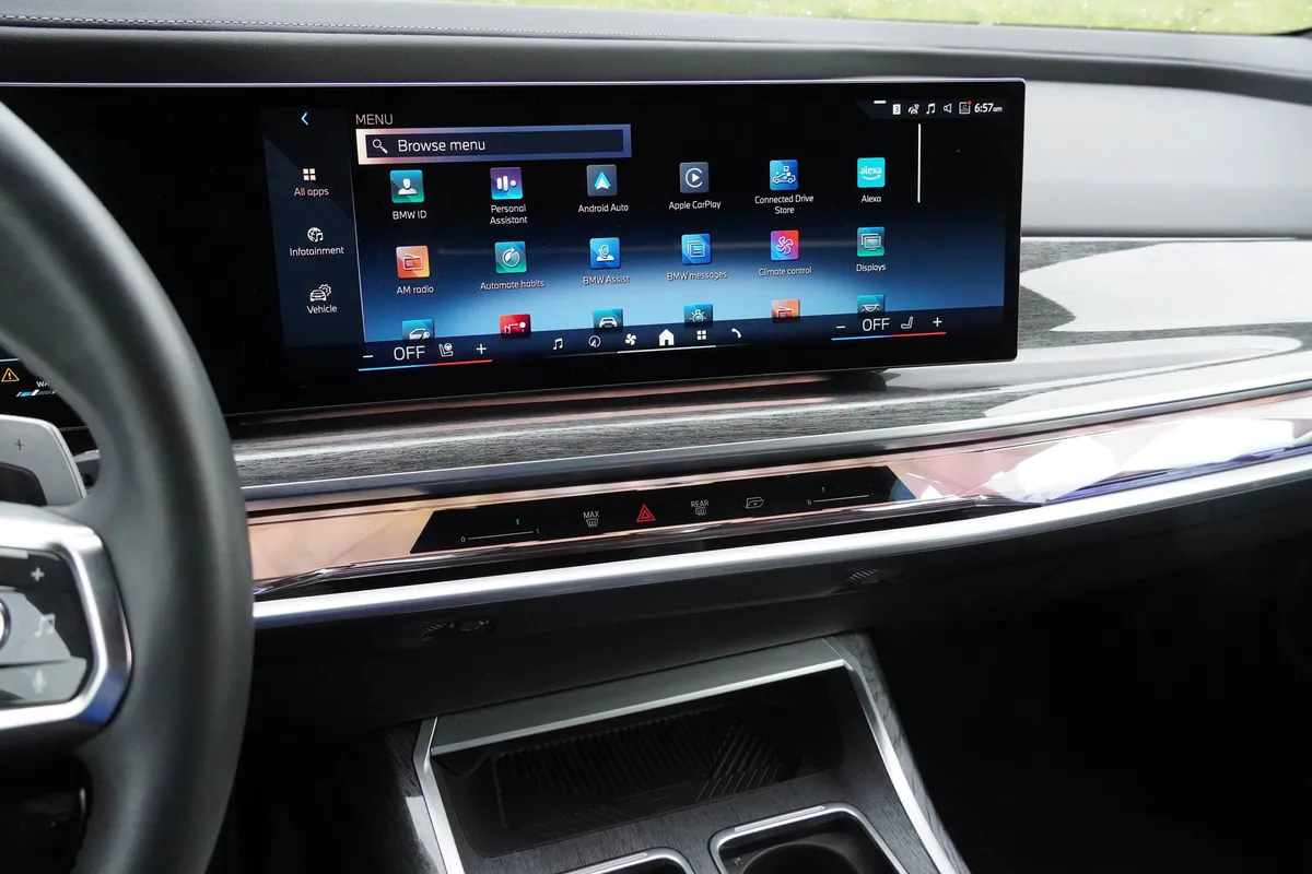 2023 BMW 7 Series 760i xDrive thumbnail 25