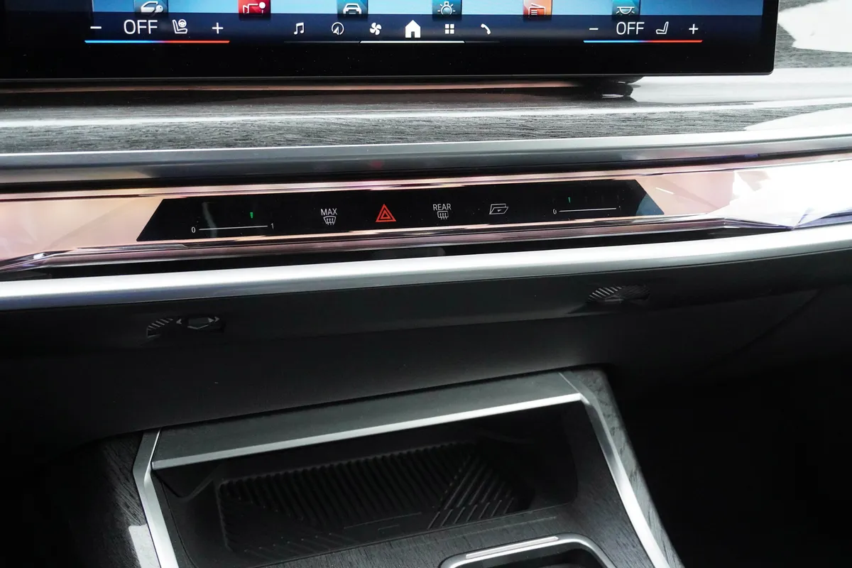 2023 BMW 7 Series 760i xDrive thumbnail 29
