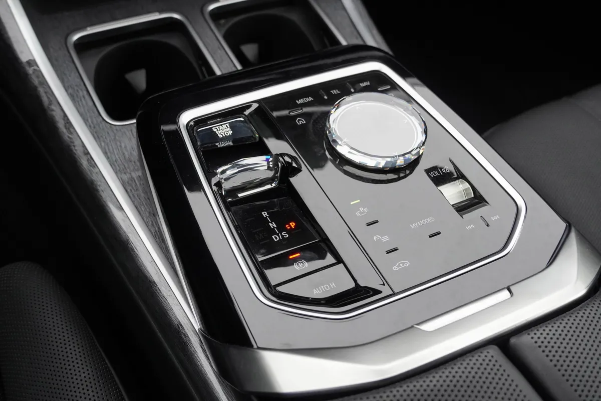 2023 BMW 7 Series 760i xDrive thumbnail 30