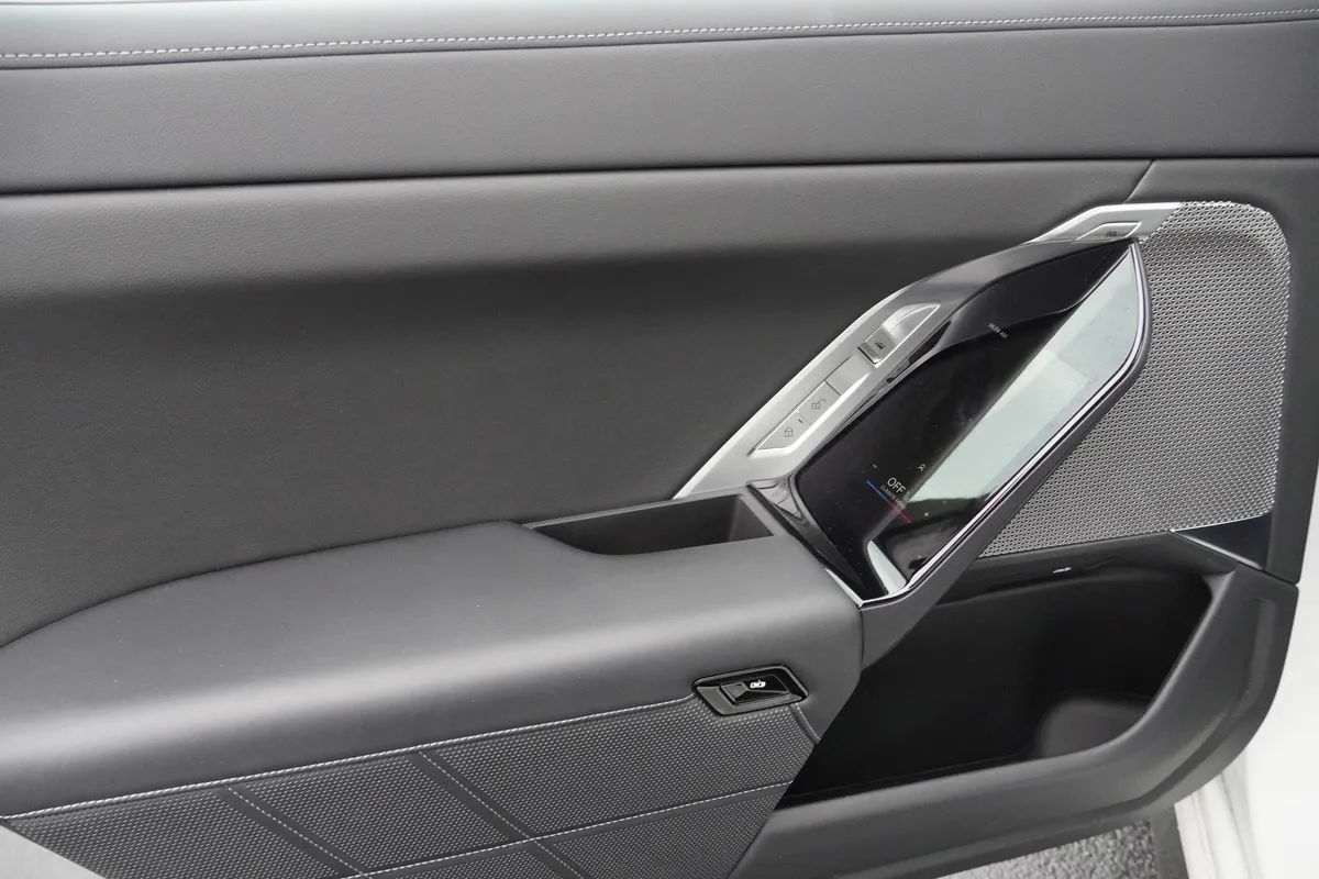2023 BMW 7 Series 760i xDrive thumbnail 33