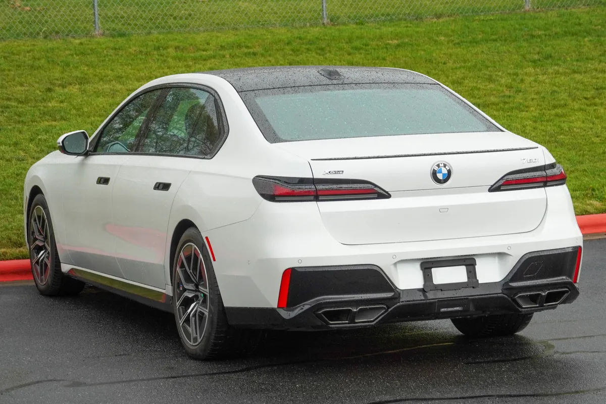 2023 BMW 7 Series 760i xDrive thumbnail 6